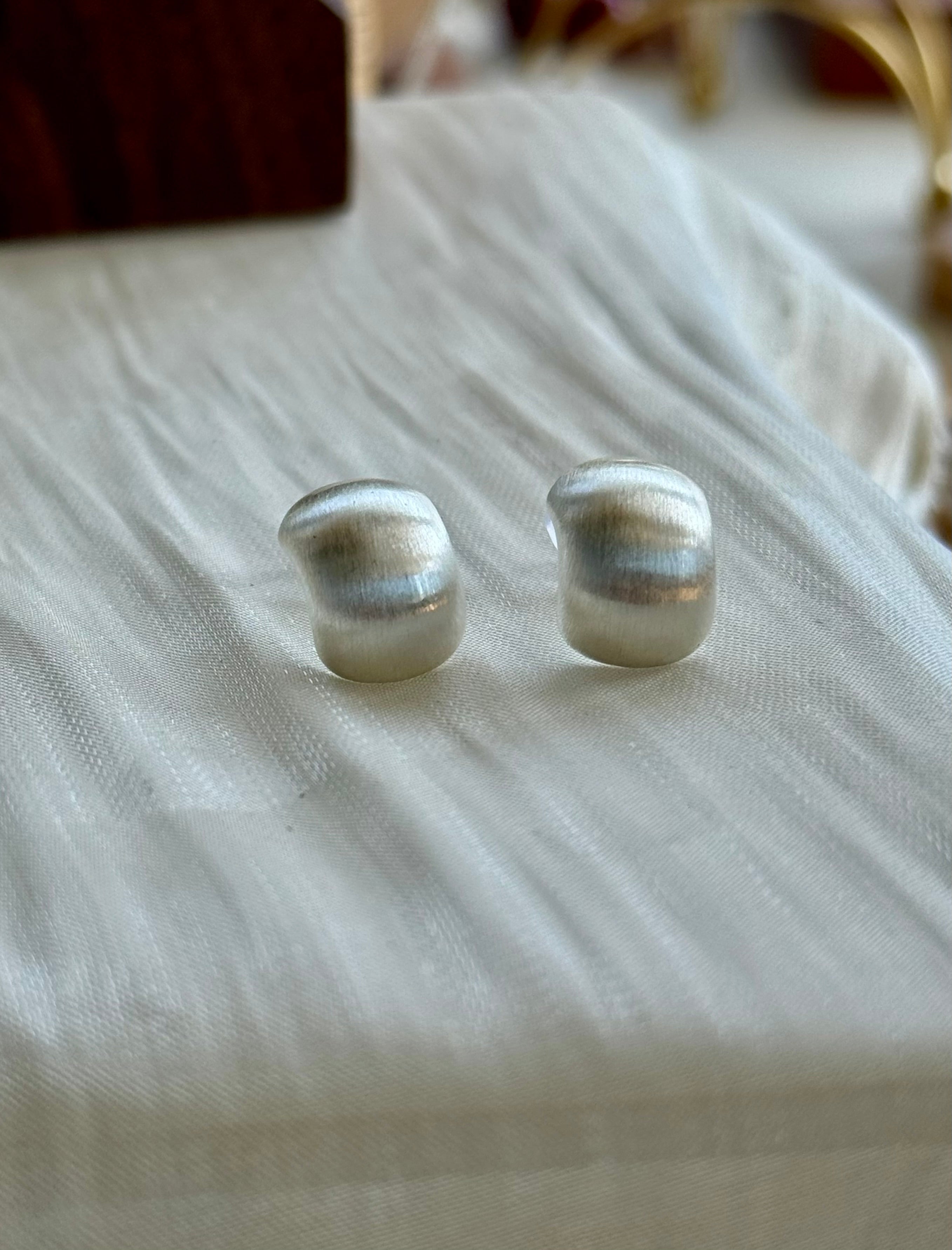 極簡風霧銀耳環