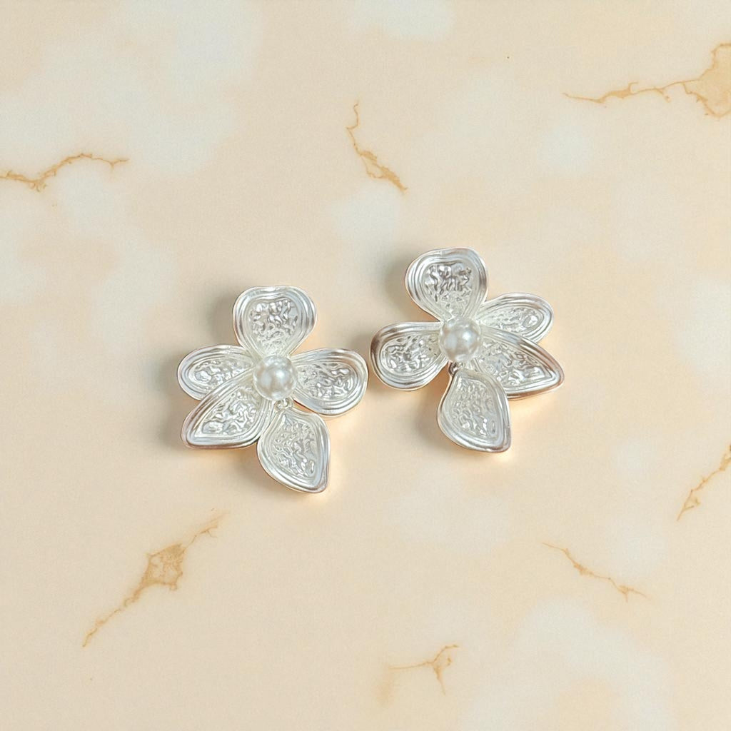 愛莎啞光花瓣耳環