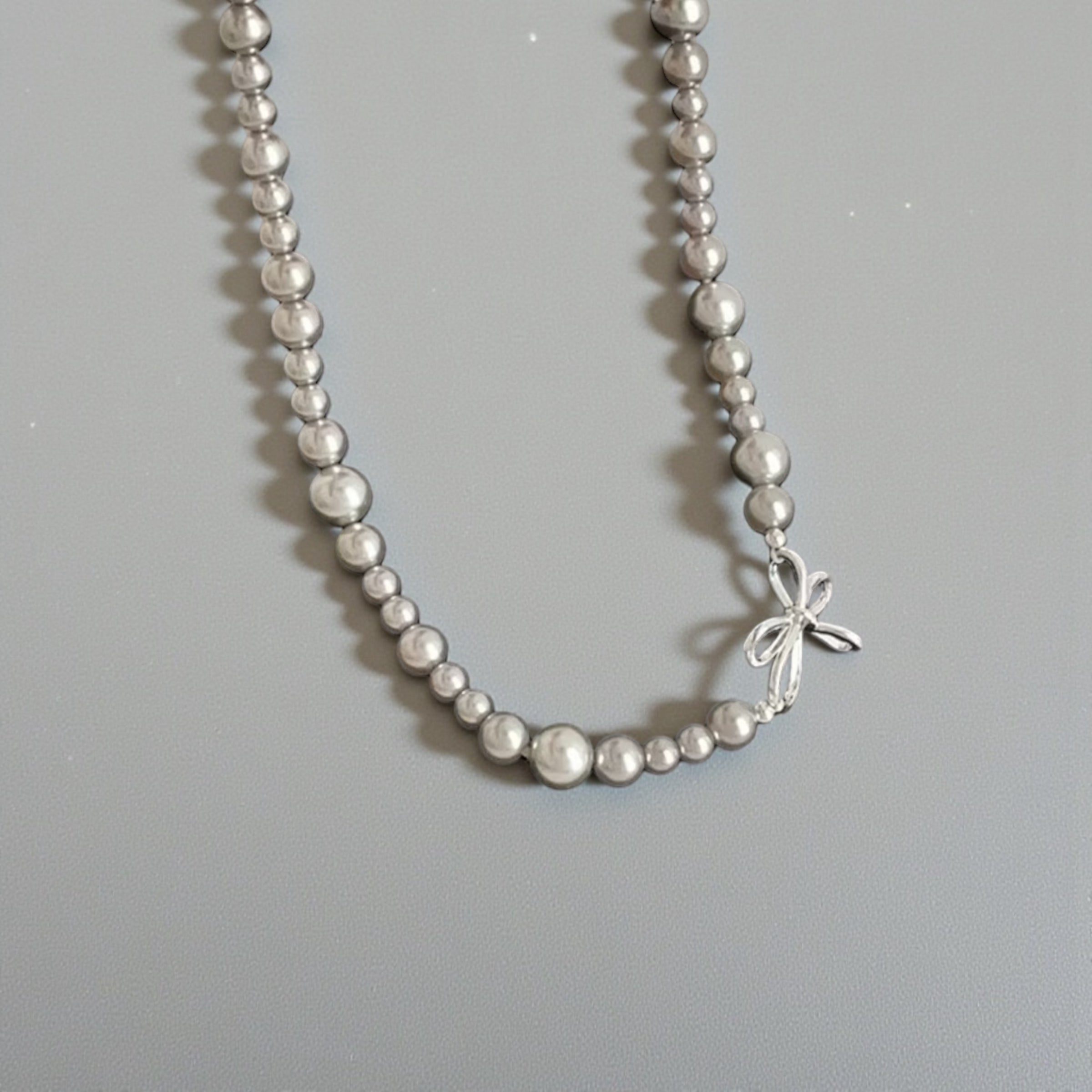 蝴蝶結灰珍珠頸鏈