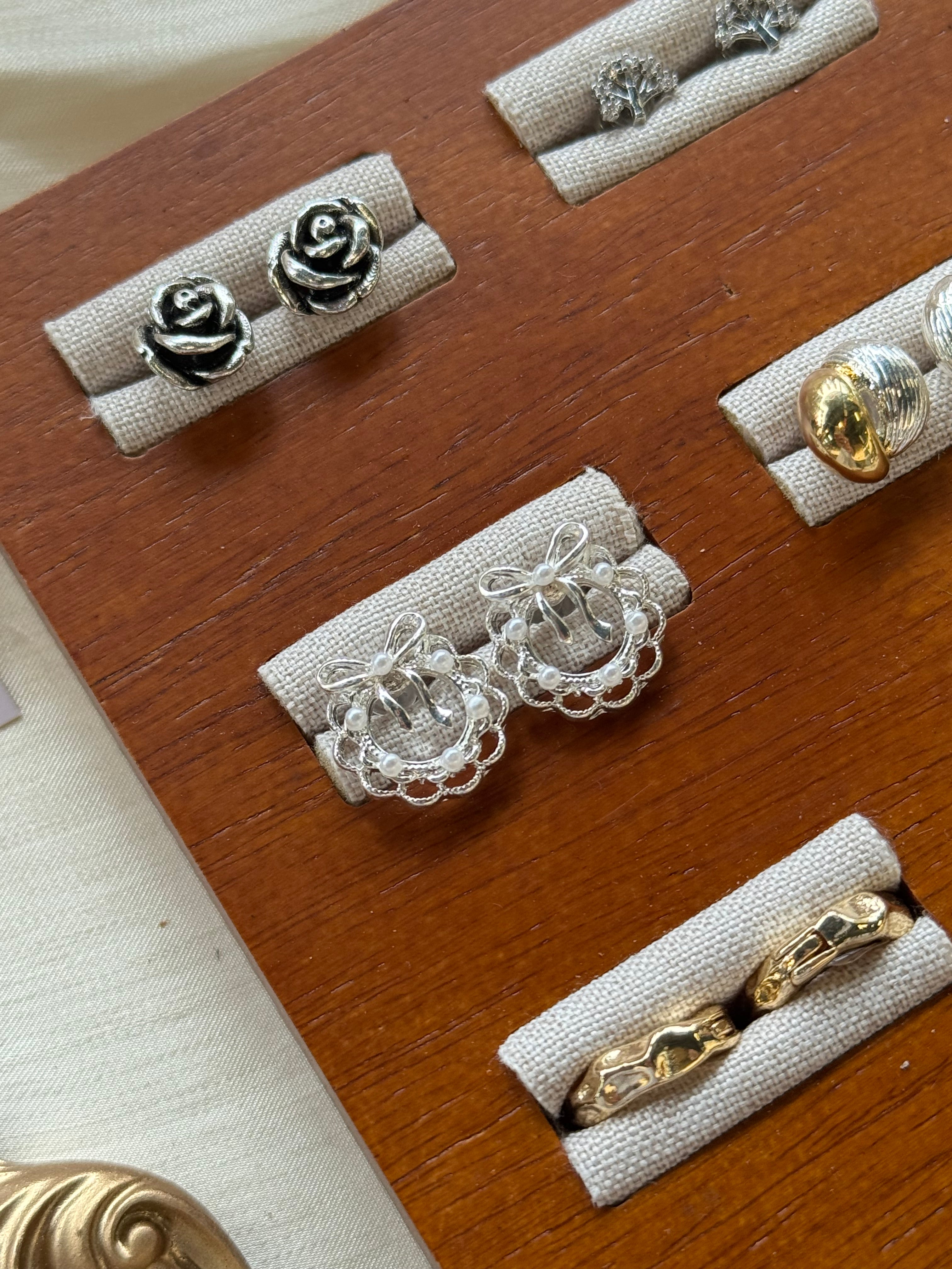 蝴蝶結花圈耳環