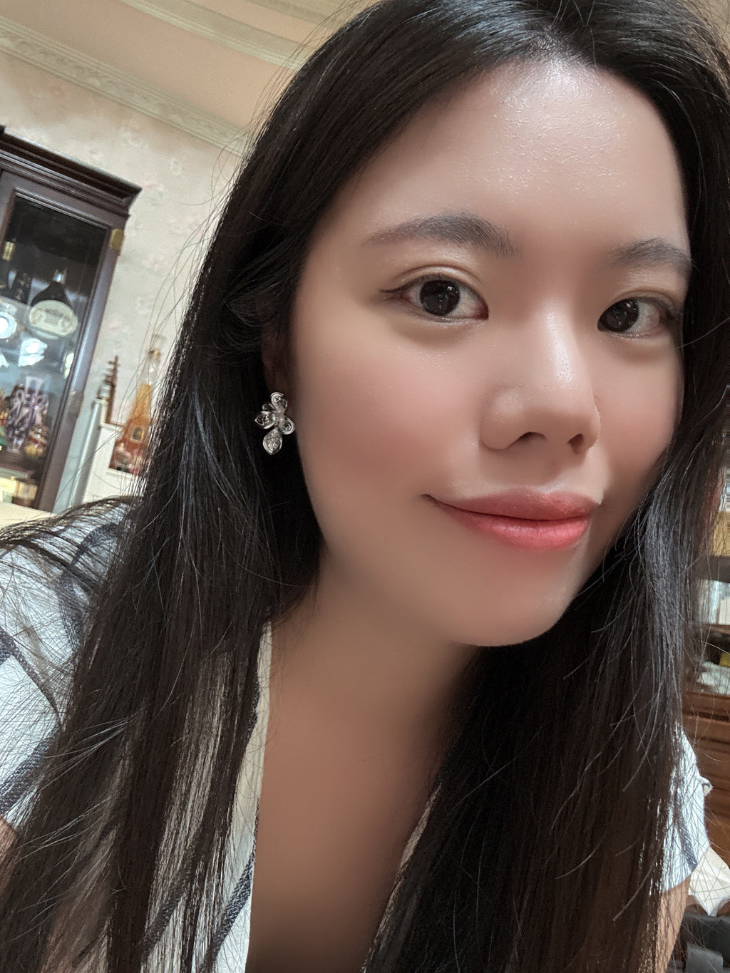 愛莎啞光花瓣耳環