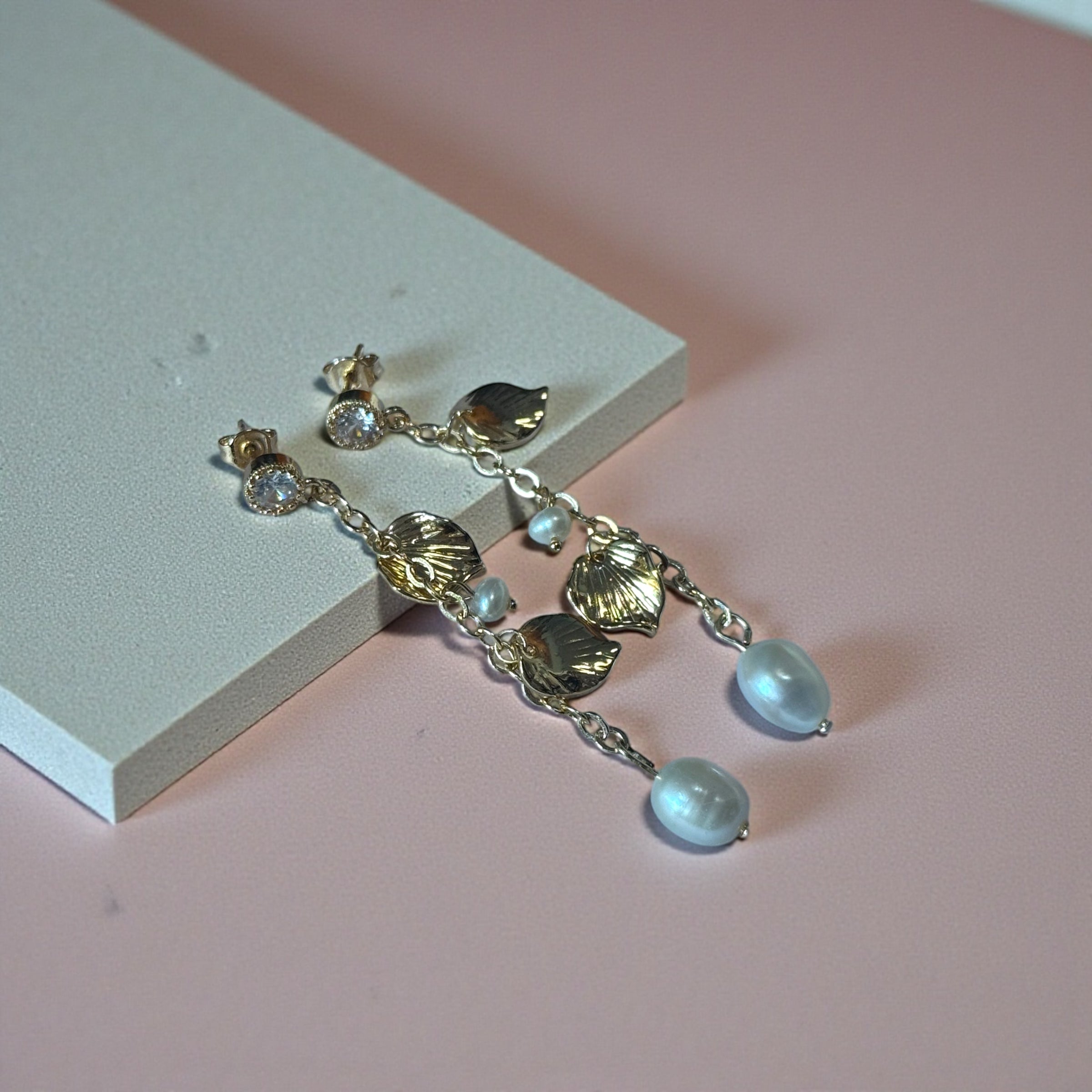 Lueur de Perle 珍珠微光垂墜耳環