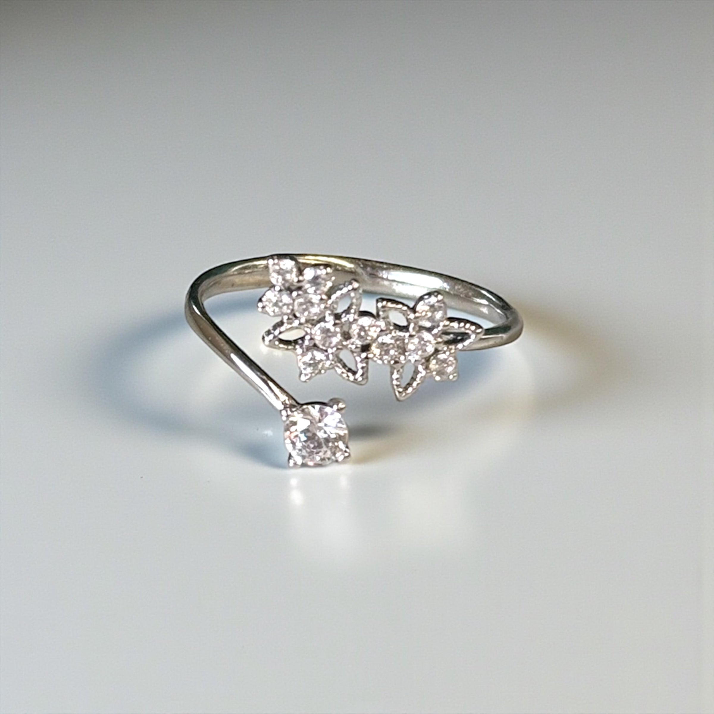 雪花紛飛戒指（戒圍可微調）