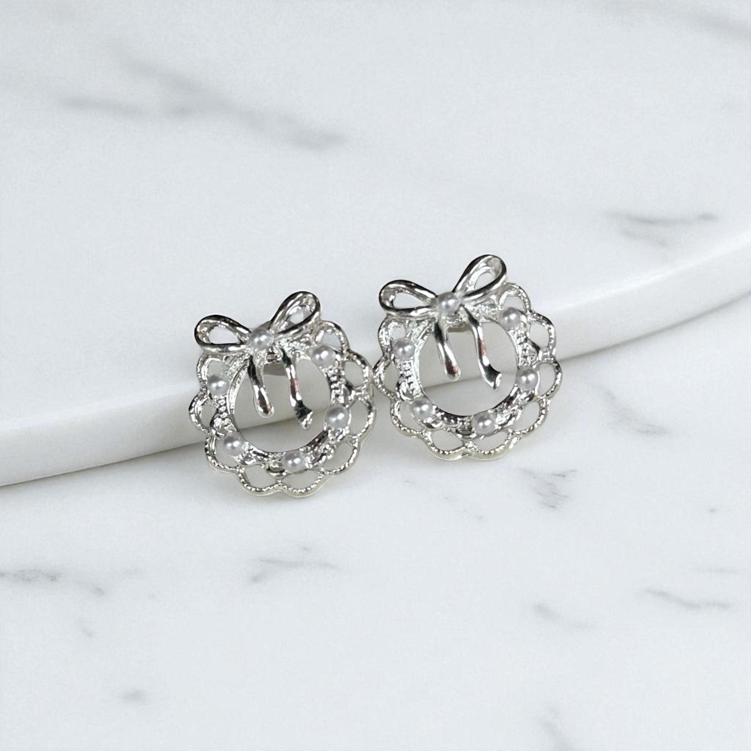 蝴蝶結花圈耳環