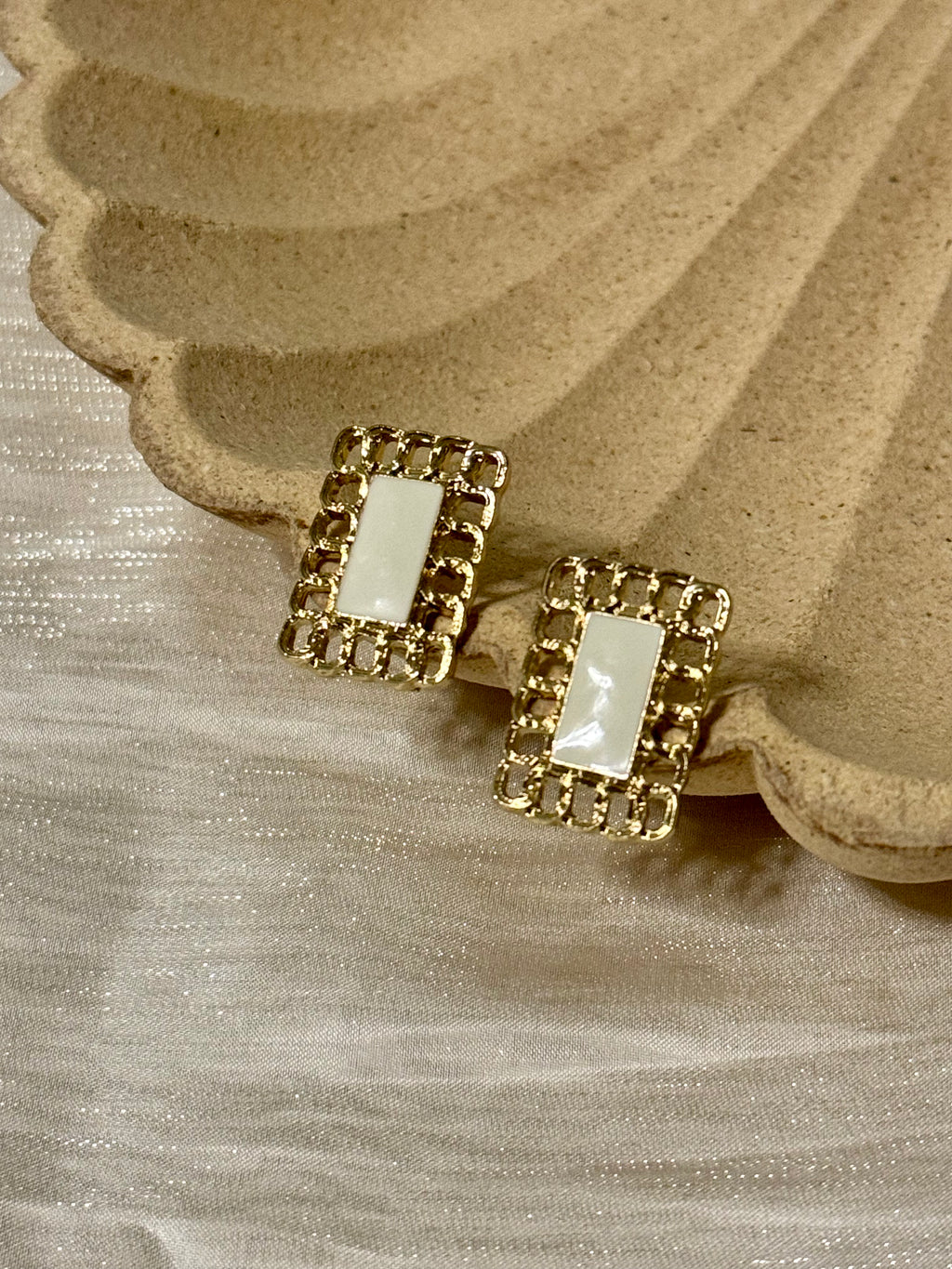 復古奶白畫框耳環