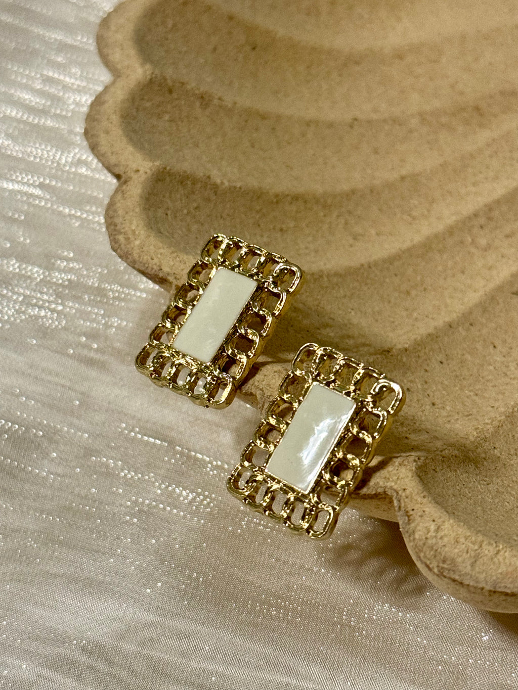 復古奶白畫框耳環