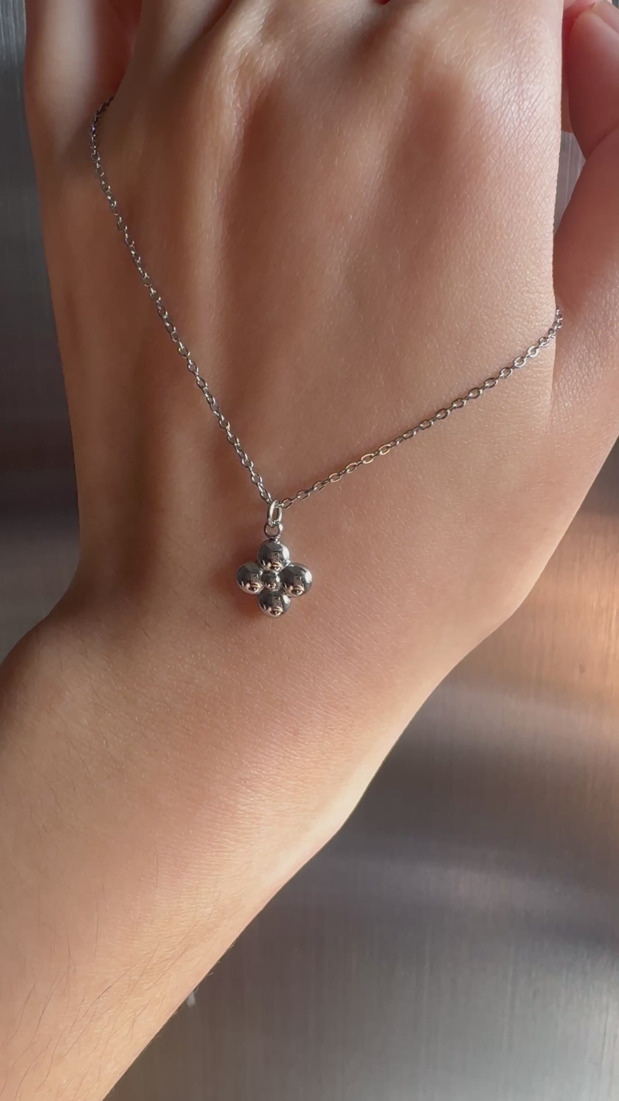 巴黎雨滴 · 優雅花瓣項鍊